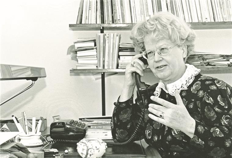 Charlotte Naerger und ihr Leben für Zeven In den 1980er Jahren saß Charlotte Naerger regelmäßig am Kummertelefon.