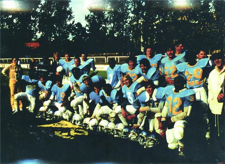 Football: Die Bremerhaven Seahawks feiern ihren 40. Geburtstag In den Anfangsjahren trugen die Bremerhaven Seahawks ihre Heimspiele auf dem Zollinlandplatz aus. Seit 1987 ist das Nordseestadion die Heimat der OSC-Footballer.