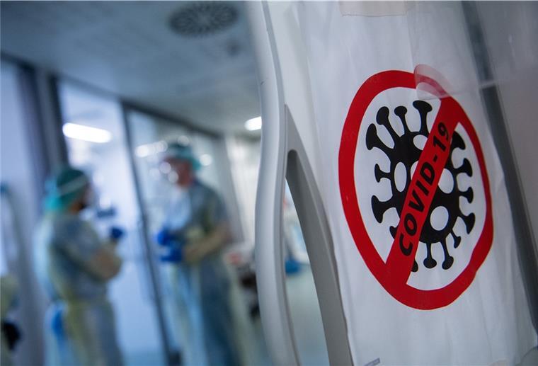 Das Gesundheitsamt meldet 202 Corona-Neuinfektionen für Bremerhaven Ein Symbol auf der Intensivstation für Corona-Patienten weist auf den Covid-Bereich hin.