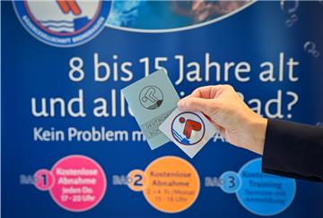 In den Bremerhavener Schwimmbädern gelten ab dem 1. März neue Regelungen für junge Besucher.
