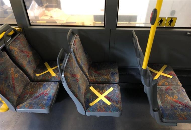 Bremerhaven Bus sperrt jeden zweiten Sitzplatz In den Fahrzeugen von Bremerhaven Bus soll jeder zweite Sitzplatz frei bleiben.