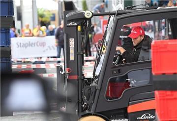 Staplerfahrer beim StaplerCup in Bremen