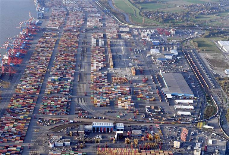 Bremerhavener Containerterminal wird modernisiert Blick auf den Containerterminal aus der Vogelperspektive.