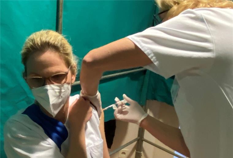 Impfstoff: Kreis Rotenburg sitzt auf dem Trockenen In den Krankenhäusern im Landkreis Rotenburg wurden erste besonders gefährdete Mitarbeiter geimpft.