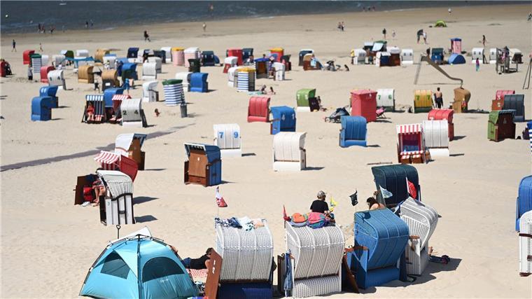 Sommerwetter pur bis zum Wochenende In den letzten Ferientagen kann es am Strand noch einmal voll werden. (Archivbild)