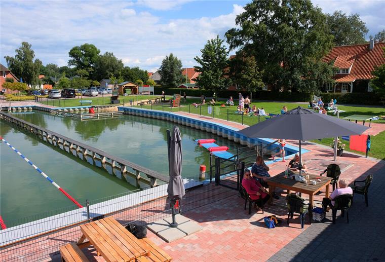 Naturfreibad Krummendeich bietet aktiven Wasserspaß Naturfreibad Krummendeich