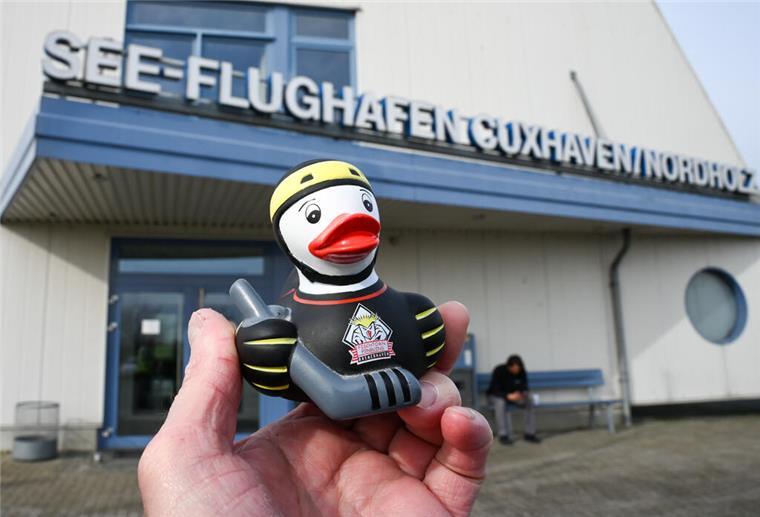 Spiel zwei vor der Brust: Fischtown Pinguins heben ab in Richtung Ingolstadt In den Playoffs wird geflogen. Ander als in der Hautrunde reisen die Fischtown Pinguins mit dem Flugzeug nach Ingolstadt. Kraftsparen ist angesagt.