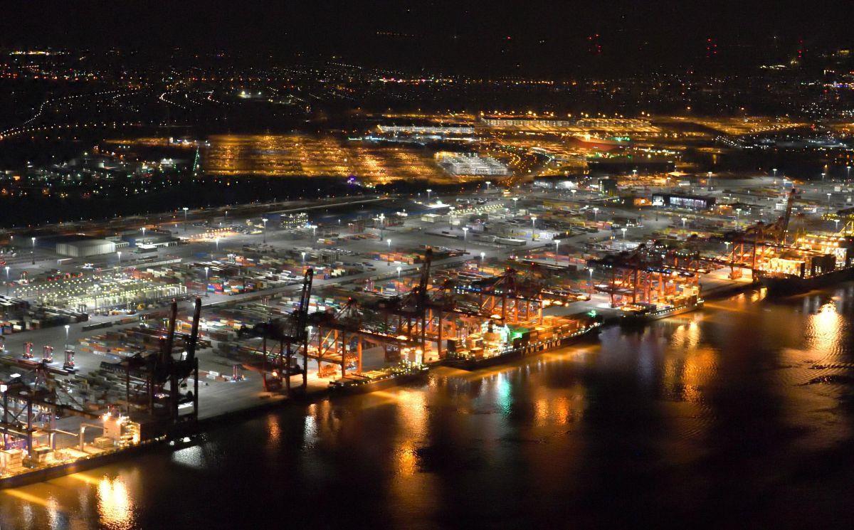 Bremerhavens grüner Hafen: 70 Prozent weniger Schadstoff-Emissionen Greenports:In den vergangenen acht Jahren konnten die Emissionen im Hafen um 70 Prozent verringert werden. Moderne LED-Beleuchtung war ein Mittel dazu.