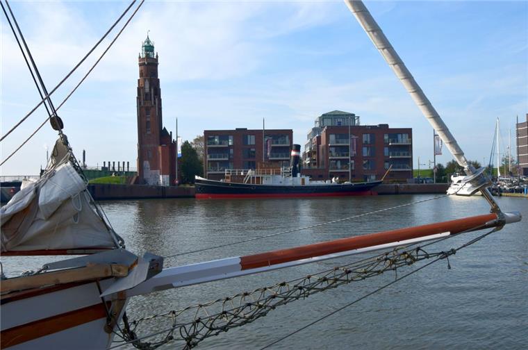 In den vergangenen Wochen lag das Schiff vor dem Loschen-Leuchtturm. Inzwischen hat es wieder an die Ostseite des Neuen Hafens verholt. 