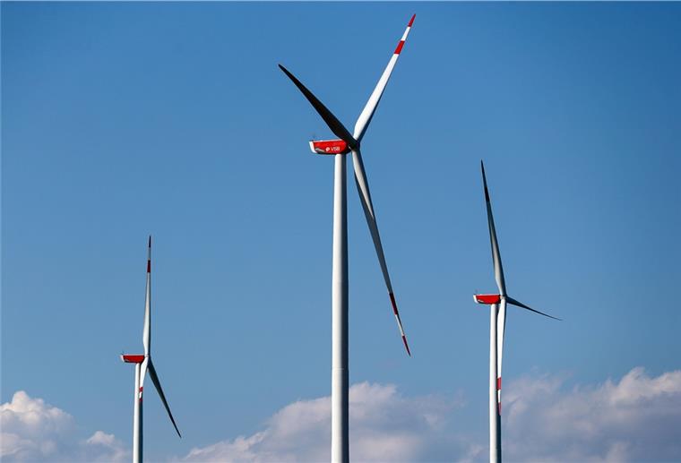 Neue Windkraftanlagen für den Landkreis In den zurückliegenden Wochen hat der Landkreis Genehmigungen für die Errichtung und den Betrieb von sechs Windparks erteilt.