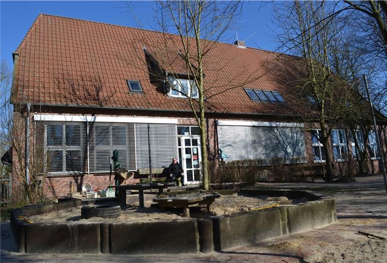 Dedesdorf-Eidewarden bekommt neue Kita In der Alten Schule in Dedesdorf-Eidewarden, in der bislang die Kita untergebracht ist, ist es eng, das Gebäude ist alt. Nun will die Gemeinde Loxstedt 300 Meter weiter östlich eine neue Kita bauen.
