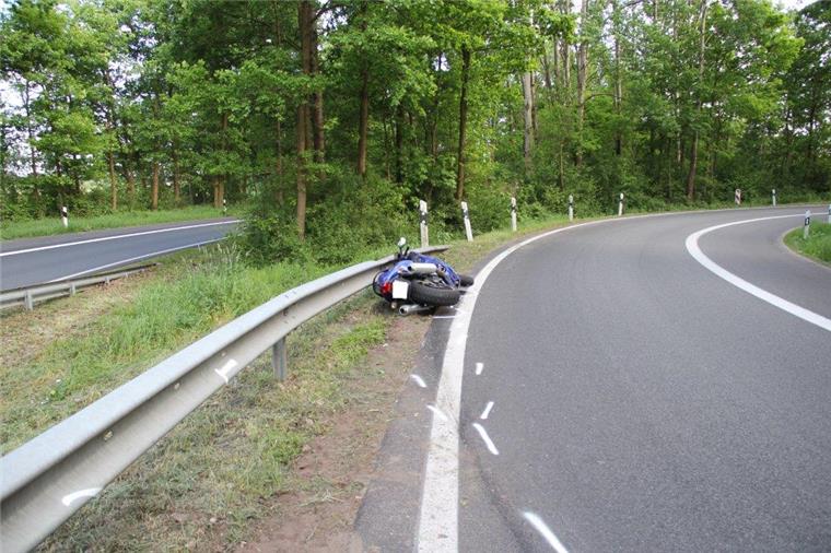 In der Autobahn-Auffahrt Industriehäfen stürzte ein Motorradfahrer. 