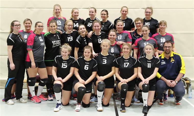 Stimmungsvolle Kulisse im Volleyball-Vereinsduell In der Bezirksklasse trafen die zweite und dritte Frauenmannschaft des SV Nordenham aufeinander. Das zweite Team setzte sich als Bezirksliga-Absteiger mit 3:0 gegen den Aufsteiger durch.