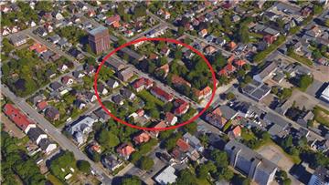 In der Bielefelder Straße in Wulsdorf stoppte der Flüchtige seinen Lkw und rannte davon.