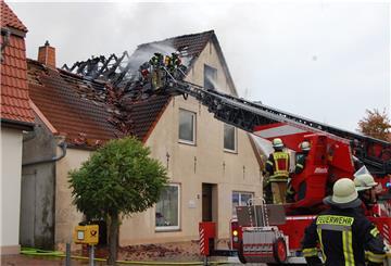 In der Breiten Straße in Ovelgönne hat am Mittwochmorgen ein Mehrfamilienhaus gebrannt.