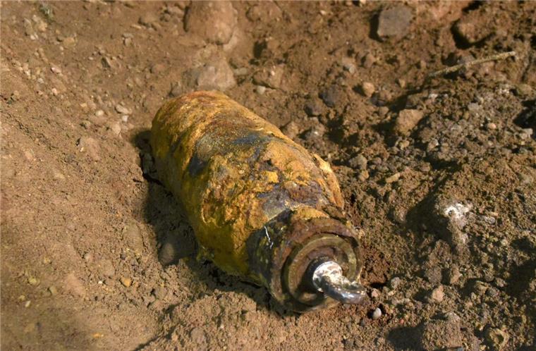 Verkehrschaos droht: Weltkriegsbombe in Bremen wird entschärft In der Bremer Überseestadt ist ein Zehn-Zentner-Geschoss aus dem Weltkrieg entdeckt worden.