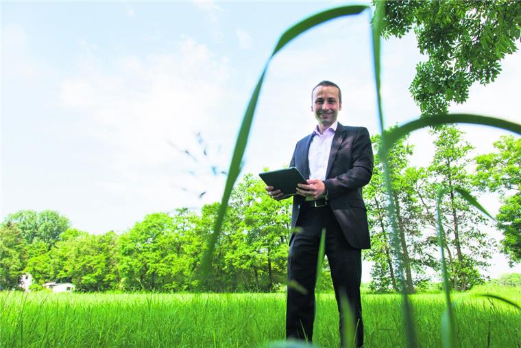 Superschnelles Internet hängt im Landkreis Cuxhaven in der Warteschleife In der digitalen Welt können überall Arbeitsplätze entstehen, heißt es immer. Auch auf der grünen Wiese. Sebastian Roux hat es mit seiner Internet-Firma versucht – und ist an der Wurster Nordseeküste an dem langsamen Netz gescheitert.