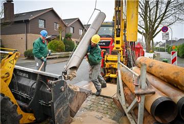 In der Flettnerstraße in Bremerhaven wird ein Versuchsbrunnen gebohrt. Die Arbeiten begannen am Mittwoch. 