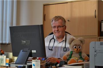 In der folgenden Woche wird der er stellvertretende Amtsarzt Henner Naumann seinem Schreibtisch im Gesundheitsamt Bremerhaven räumen.