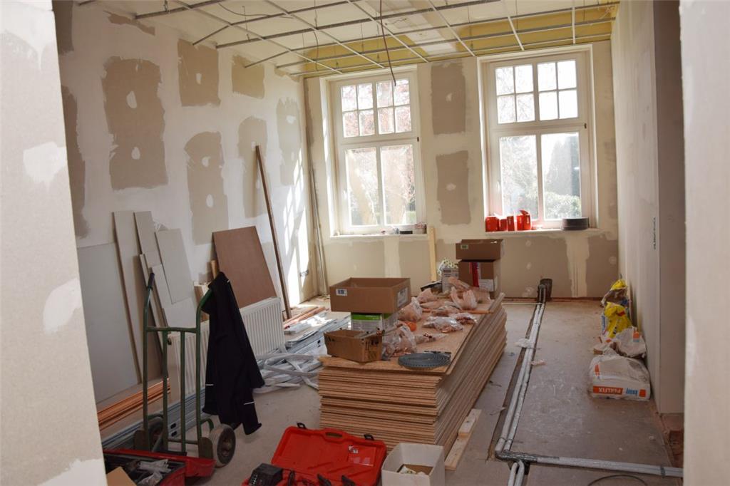 In der früheren Phiesewarder Grundschule sollen bis Jahresende neun Mietwohnunge...