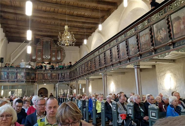 Beim Gottesdienst zur Wiedereinweihung war die Kirche voll besetzt.