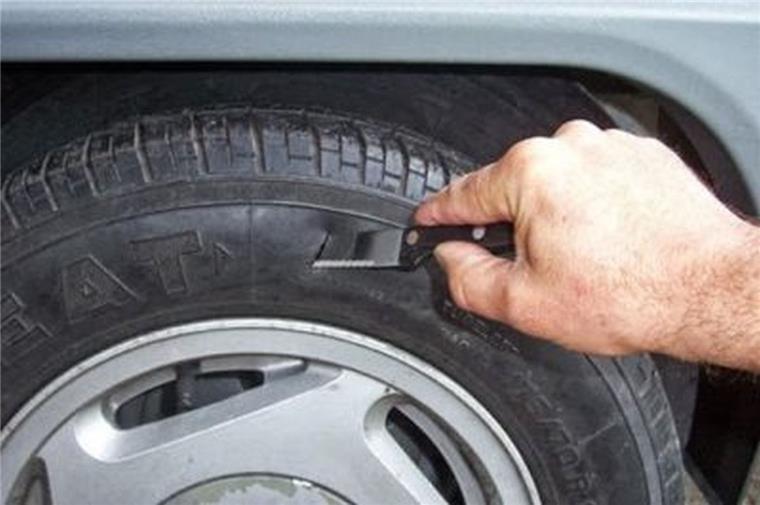 Bremerhaven: Unbekannte zerstechen Autoreifen In der Grashoffstraße hat ein Reifenstecher sein Unwesen getrieben.