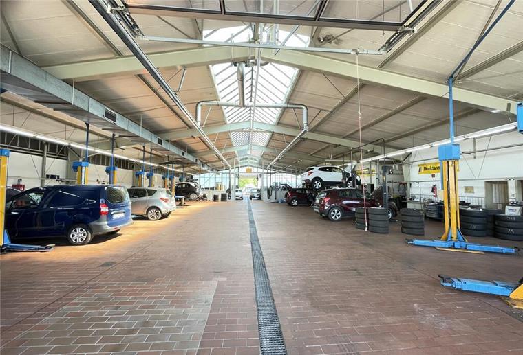 Vom Mietwagen zum Autohaus Werkstatthalle der Gebr. Müller