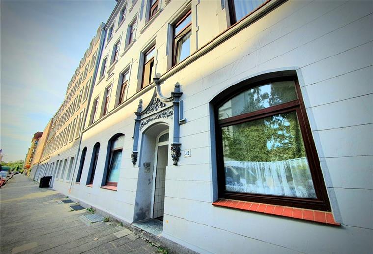 Bremerhavener Mieter beschweren sich über Schimmel und Schäden In der Heinrichstraße 32 in Bremerhaven leben die Bewohner unter anderem mit einem überfluteten Keller und einer defekten Gegensprechanlage. Sie sind nicht die einzigen Mieter in Bremerhaven, die über Mängel klagen.