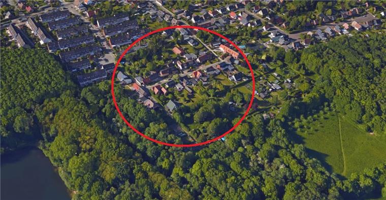 Unfall in Surheide: Autofahrer versucht betrunken zu wenden In der Illerstraße in Surheide hat ein 39-Jähriger betrunken ein geparktes Auto gerammt.
