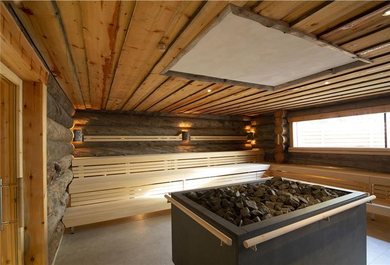 Wohltuende Aufgüsse und Dampfbäder im
Bad 1 und Bad 2 Kelo-Sauna im BAD 2