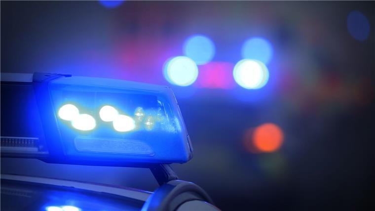 In der Nacht zu Samstag wurden vier Menschen im Landkreis Hildesheim bei einem Verkehrsunfall verletzt. (Symbolbild)