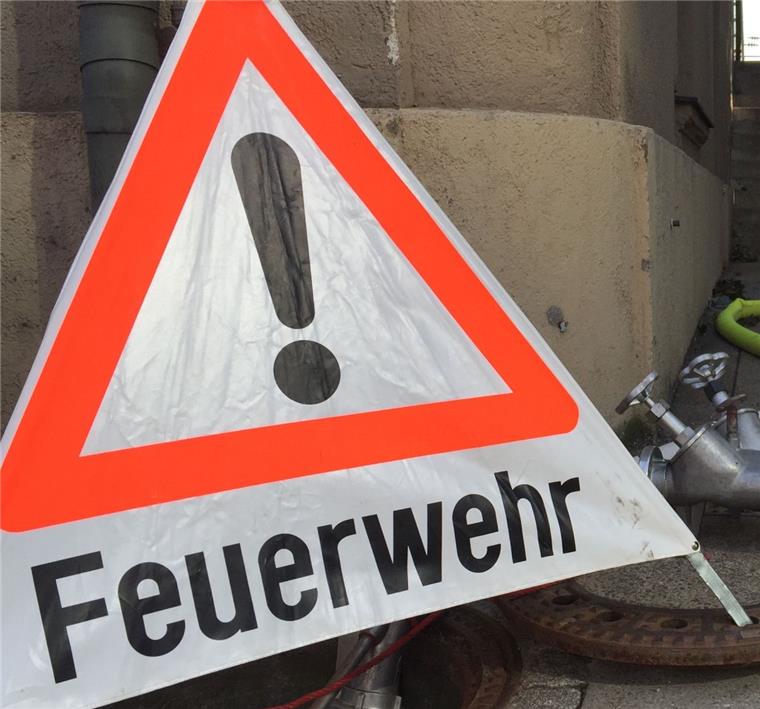 Cloppenburg: Abgestellter Schulbus brennt aus In der Nähe von Cloppenburg ist ein Schulbus ausgebrannt.