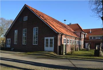 Ein rotes Backsteingebäude
