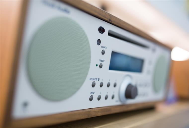 Bremerhaven: Rundfunk am Mittwochnachmittag abgeschaltet Ein digitales Radio steht am 10.02.2015 in Berlin.