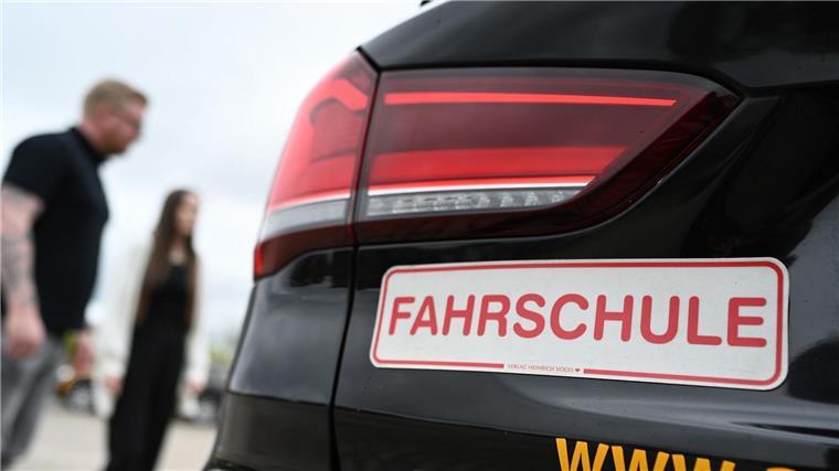 Fahrschüler müssen regional lange auf Prüfungstermin warten In der Region Lüneburg müssen Fahrschüler länger auf einen Prüfungstermin warten. (Archivbild)