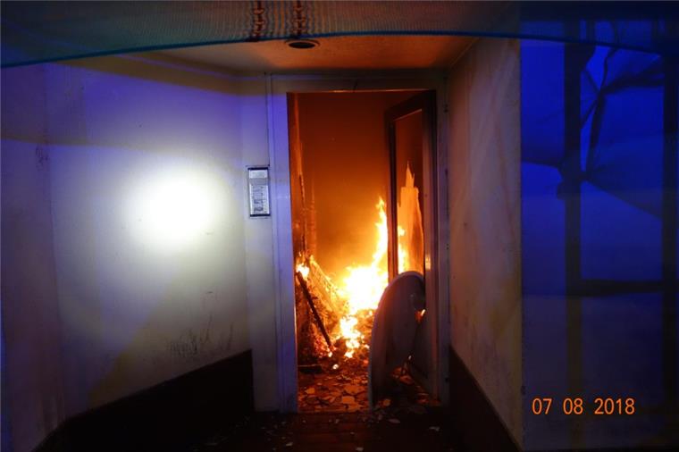 Bremerhaven: Feuer im Treppenhaus in der Rickmersstraße In der Rickmersstraße in Bremerhaven hat es am Dienstag in einem Treppenhaus gebrannt.