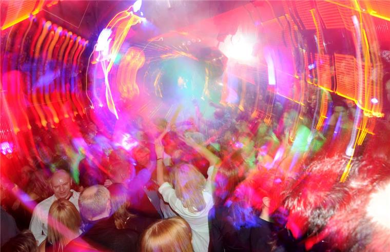 Markthalle Rodenkirchen wird zum Tanzpalast In der Rodenkircher Markthalle gibt es am Samstag im Wechsel Black- und Housemusik in Disco-Atmosphäre.