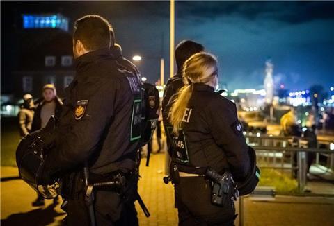 In der Silvesternacht von 2023 auf 2024 sind in Leherheide Feuerwehrleute und Polizisten angegriffen worden.