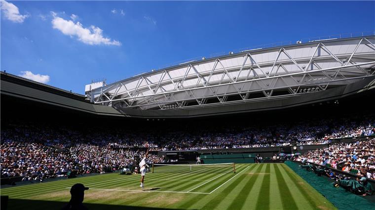 Hitze bekommt Fans nicht: Pausen bei Halbfinale von Alcaraz In der Sonne sind es mehr als 30 Grad auf dem Centre Court.