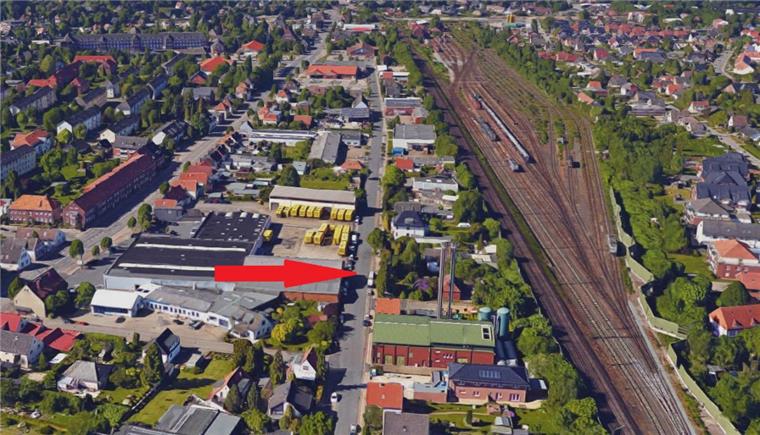 Lehe: Zwei Brände innerhalb von zehn Minuten In der Straße Lipperkamp hat die Feuerwehr ein brennendes Auto gelöscht.