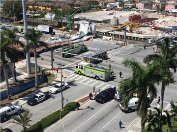 In der US-Metropole Miami ist eine Fußgängerbrücke eingestürzt.