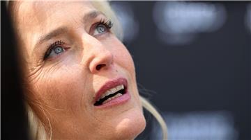 In der Verfilmung des gleichnamigen Buches „Der Salzpfad“ von Raynor Winn begeistert Gillian Anderson mit ihrer beeindruckenden Schauspielleistung. (Archivbild)