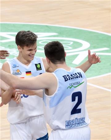 In der vergangenen Saison konnten Menno Möller (links) und Joshua Braun viele Eisbären-Siege bejubeln. Das soll auch in der neuen Zweitliga-Spielzeit so bleiben.