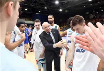 In der vergangenen Saison musste Allen Ray Smith einmal sogar die Cheftrainer-Rolle übernehmen, weil Headcoach Michael Mai nach dem dritten Technischen Foul vom Heimspiel gegen Schalke 04 ausgeschlossen wurde.