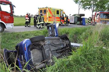 In der Wesermarsch sind am Dienstagnachmittag ein Trecker und ein Auto zusammengestoßen.
