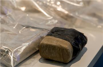 In der Wohnung eines Rentners in Bremen wurde ein halbes Kilogramm Heroin beschlagnahmt.