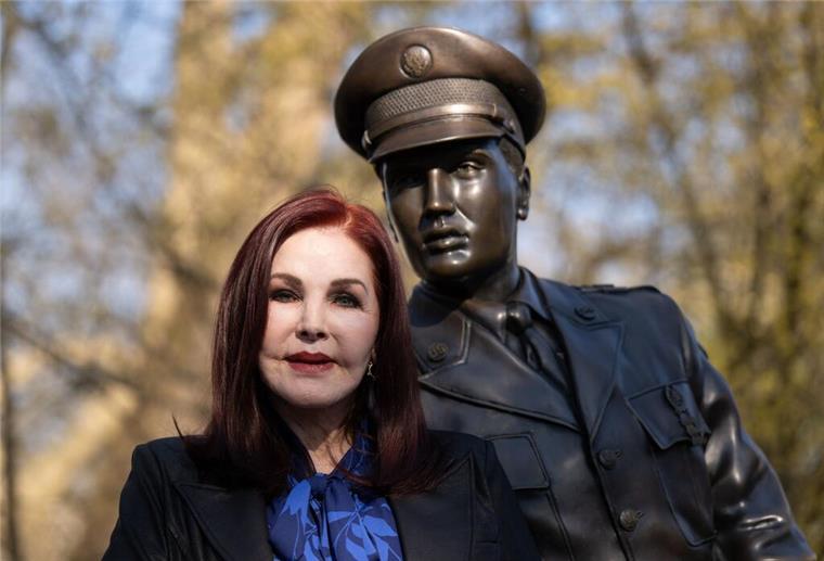 In Deutschland begann ihre Romanze mit Elvis Presley. 