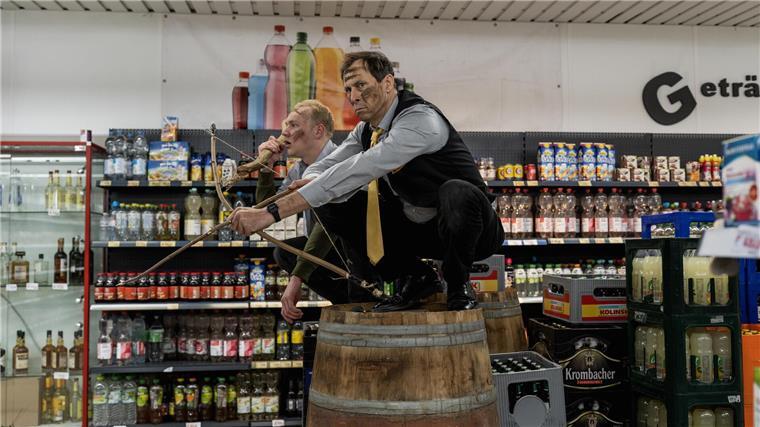 Ein Wiedersehen mit der Queen - Sechs Streamingtipps für November In „Die Discounter“ sind Bruno Alexander und Marc Hosemann wieder als Improvisationsschauspieler gefragt.