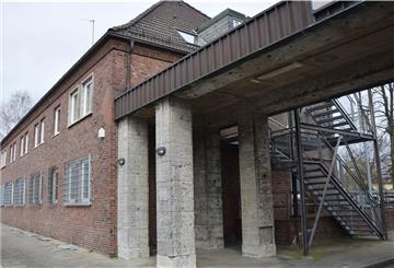In diesem Gebäude an der Dr.-Franz-Mertens-Straße 4 wird im Moment die zentrale Anlaufstelle für Corona-Verdachtsfälle eingerichtet. Ein Abstrich wird dort - voraussichtlich ab Freitag - nur nach Vorlage einer Überweisung genommen.