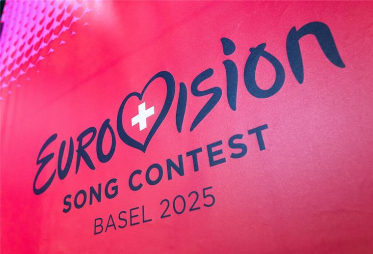 ESC ab 2026 ohne NDR: Neuer Sender, neues Glück? Das Logo des Eurovision Song Contest (ESC) 2025 ist auf einem Banner zu sehen.